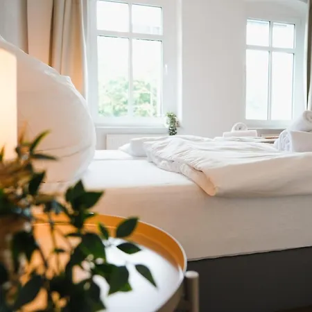 아파트 Lichtdurchflutete Altbauwohnung Direkt An Der Oder