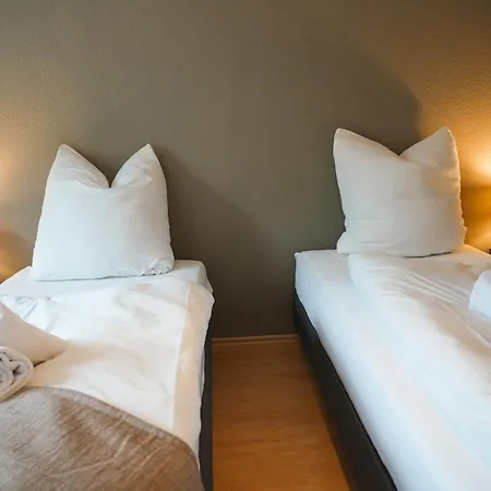 Lichtdurchflutete Altbauwohnung Direkt An Der Oder *