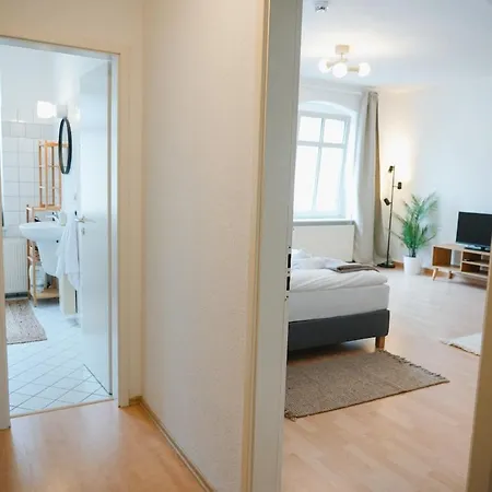 아파트 Lichtdurchflutete Altbauwohnung Direkt An Der Oder *