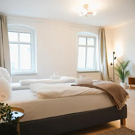 아파트 Lichtdurchflutete Altbauwohnung Direkt An Der Oder