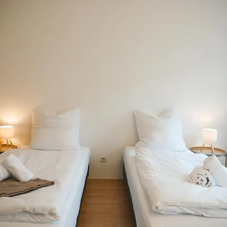 Lichtdurchflutete Altbauwohnung Direkt An Der Oder 아파트