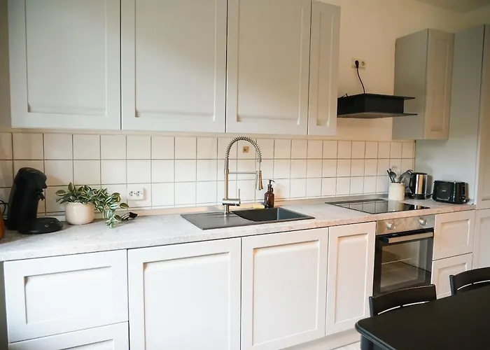 Lichtdurchflutete Altbauwohnung Direkt An Der Oder